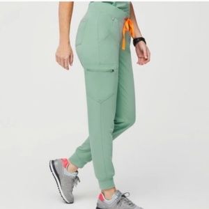 Medium Tall Figs Zamora Joggers in Jade Green